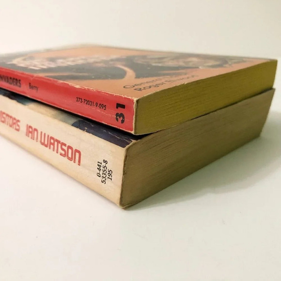 Vtg Miracle Visitors by Ian Watson and  The Galactic Invaders by James R Berry - Picture 3 of 16